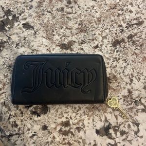 Lightly used juicy couture wallet